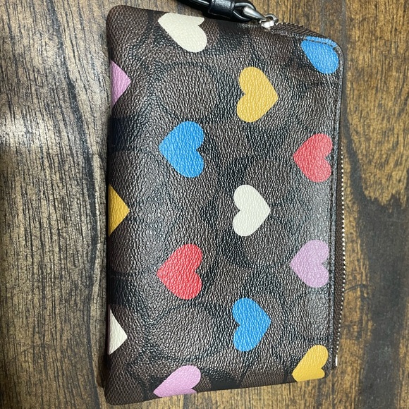Coach heart wristlet - Picture 5 of 8